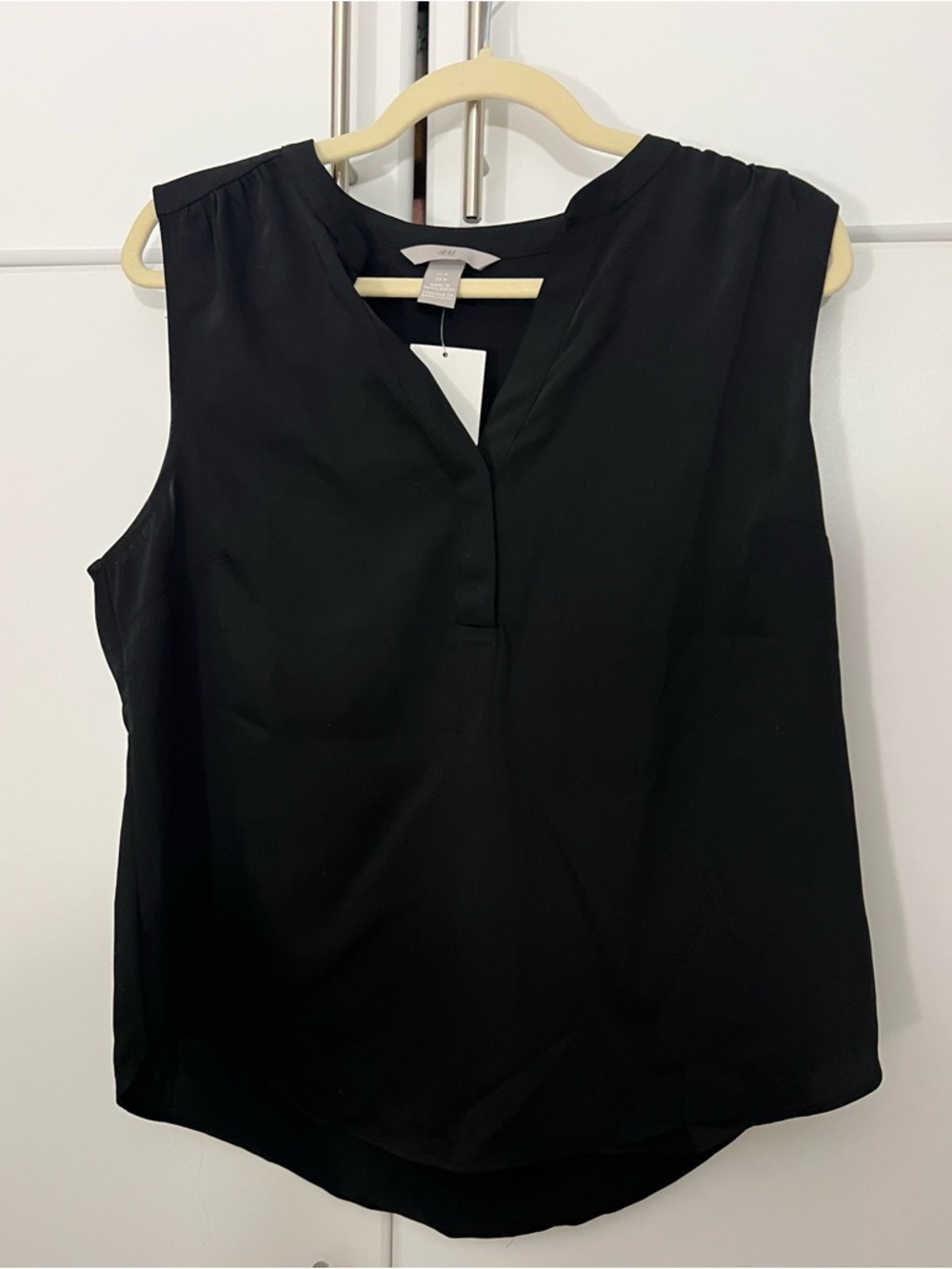 H&M black v neck tank blouse